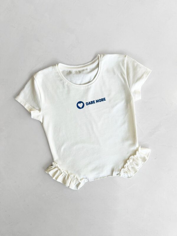 Art. 9036 remera baby tee frunce Dare More